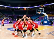 亚运女足赛事，团结拼搏赛场