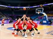 亚运女足赛事，团结拼搏赛场