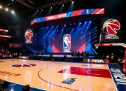 篮球盛事激情开战，百老汇舞台上演