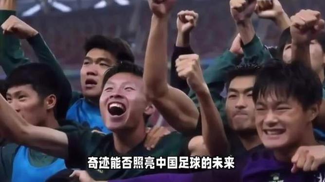 包含足球比赛视频解说流行开播，观众闻风而动的词条