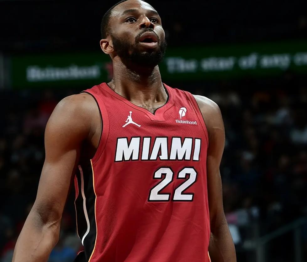 包含NBA夏联决赛对阵：黄蜂29分大胜会师国王两队均5胜0负争的词条