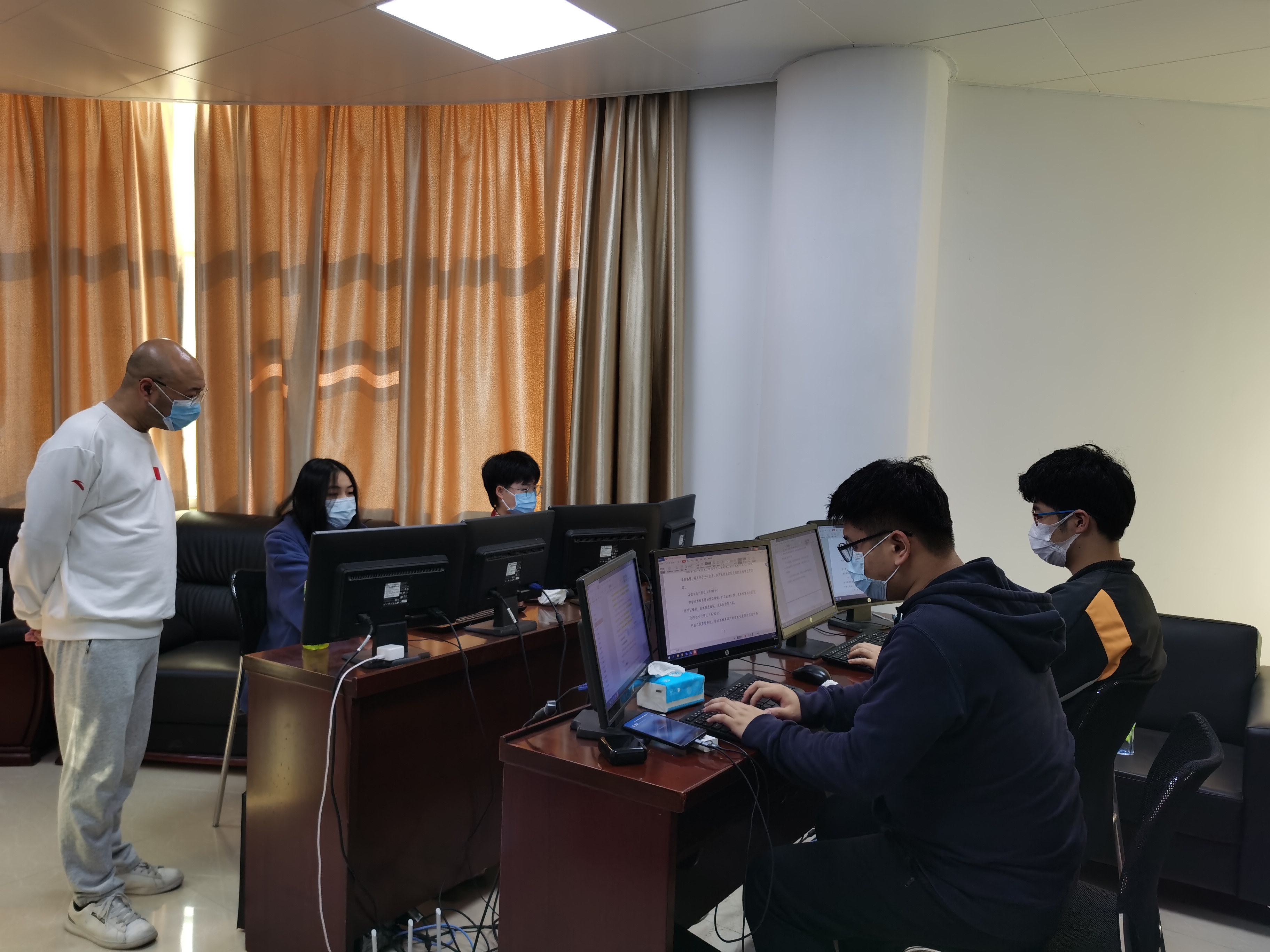 包含杭州绿城队辛勤训练，备战火热的词条
